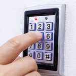 Tastatură de acces cu cod numeric și tag de proximitate